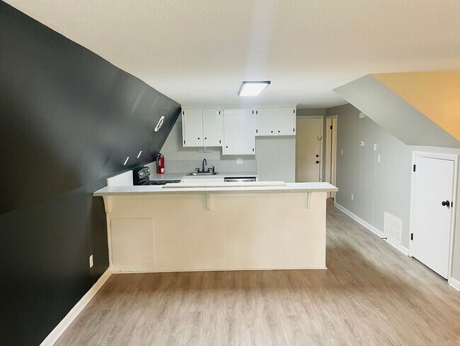 Building Photo - 3679 Doris Dr