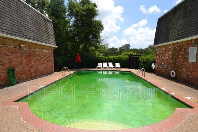 Building Photo - 1755 College Dr