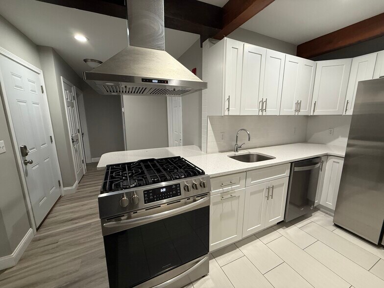 Hallway - 19 Rose St