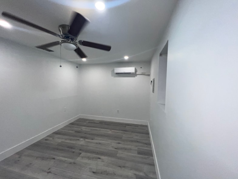 Building Photo - 6439 Willow Wood Ln