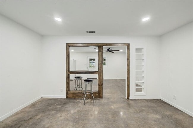 Building Photo - 1500 Fairfield Dr
