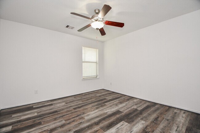 Building Photo - 2015 Treasure Mountain Dr