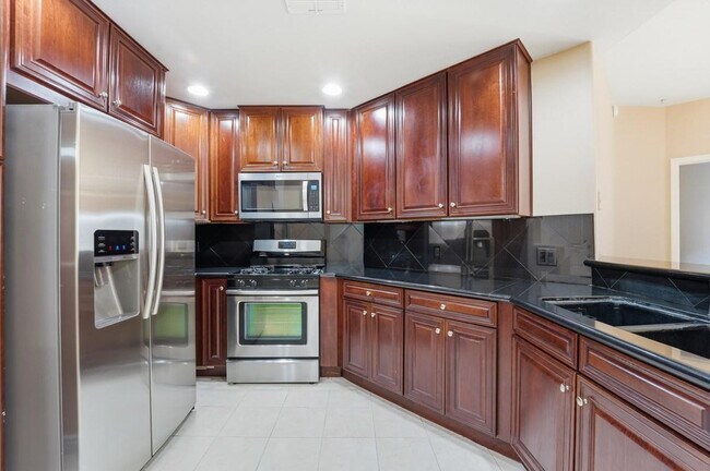 Building Photo - 5350 E Deer Valley Dr