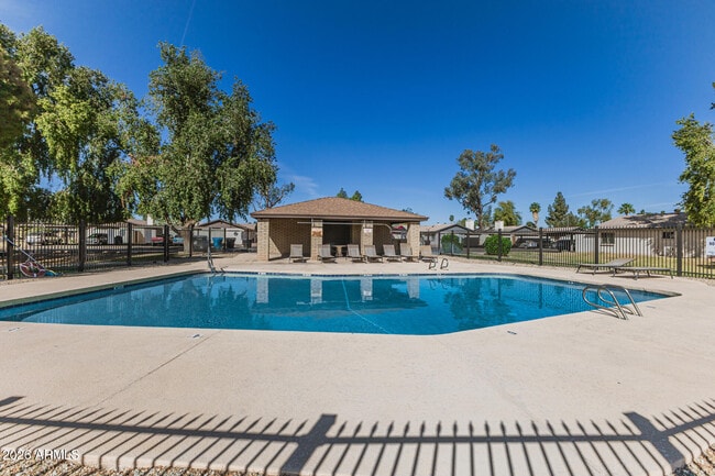 Building Photo - 1005 W Laguna Dr