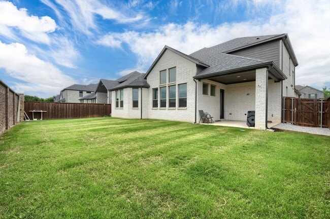 Building Photo - 929 Newcastle Dr