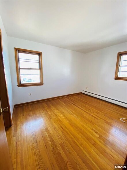 Building Photo - 331 Capitol St