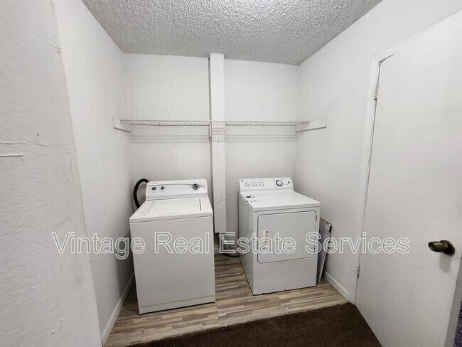Building Photo - 9209 Tudor Dr