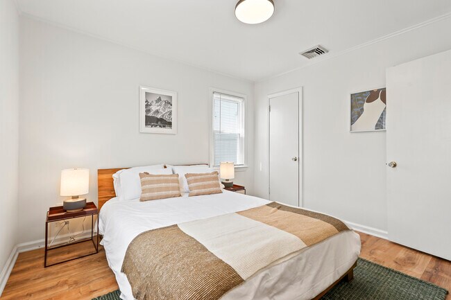 Building Photo - 1619 Riverview Terrace