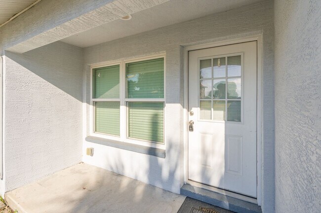 Building Photo - Charming 3-Bedroom Home Just 3 Blocks from the Ocean