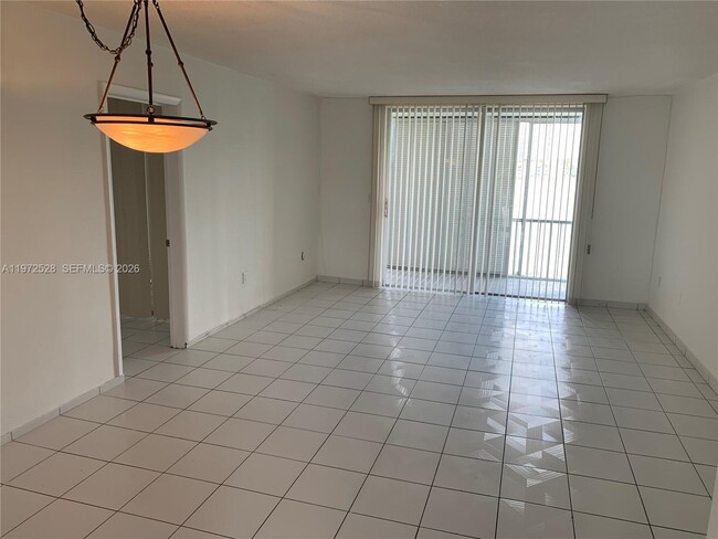 Building Photo - 2861 Leonard Dr