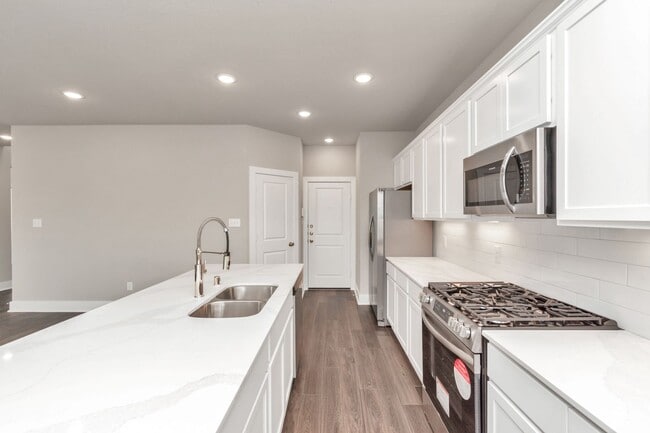 Building Photo - Live Oak