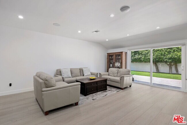 Building Photo - 12849 Tiara St