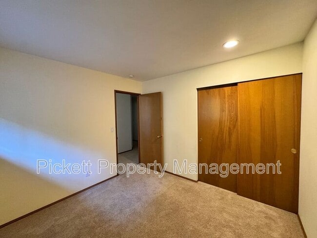 Building Photo - 10738 Jetty Pl NW