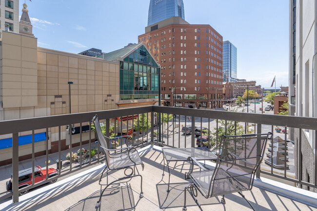 Plaza with outdoor kitchen and bbq's - 1625 Larimer St