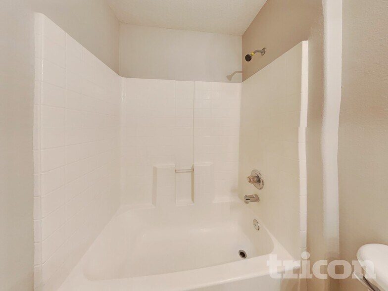 Building Photo - 7125 Beekman Lake Dr