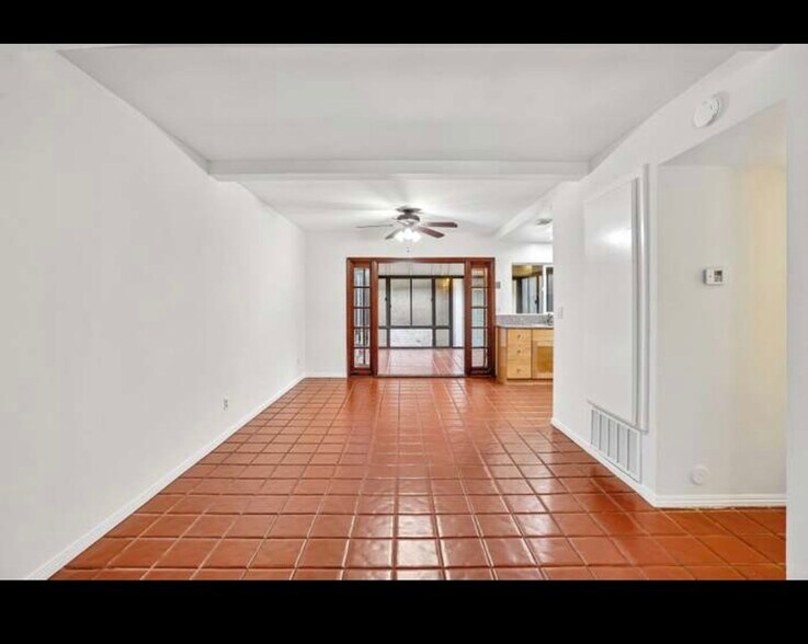 Building Photo - 15210 Shadybend Dr