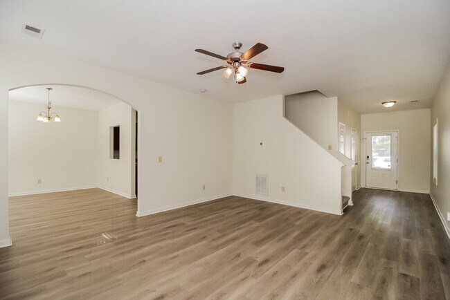 Building Photo - 25 Oakbrook Dr