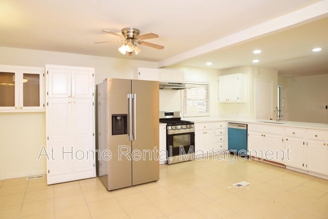 Building Photo - 3522 S Toledo Ave