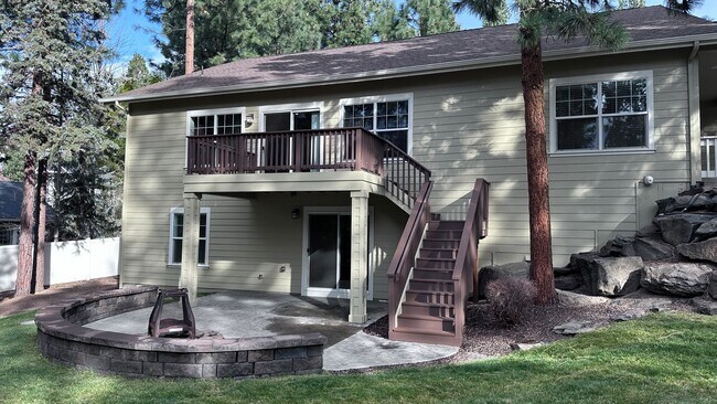 Building Photo - Sign your lease by December 31st and enjoy a $1,000 rent discount applied at move-in!