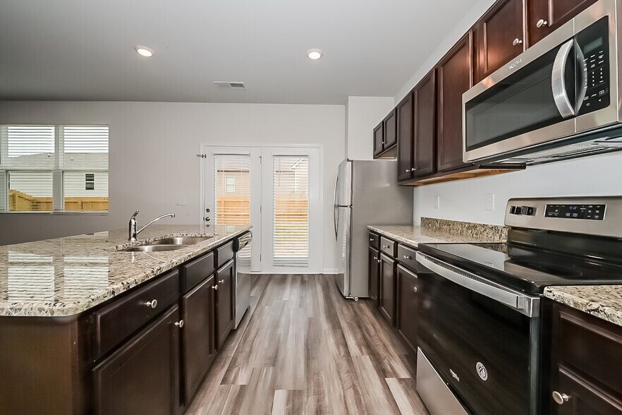 Building Photo - 457 Culloden Moor Dr