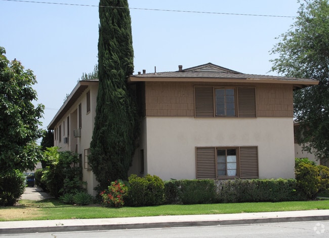 Building Photo - 2106 N Lincoln St