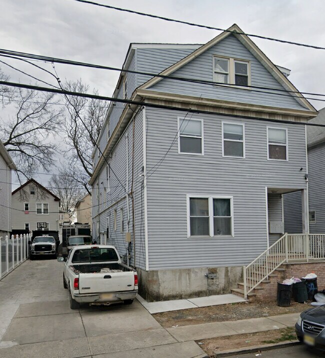 Building Photo - 932 Olive St