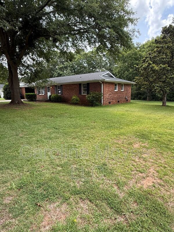 Building Photo - 107 Bismark Dr
