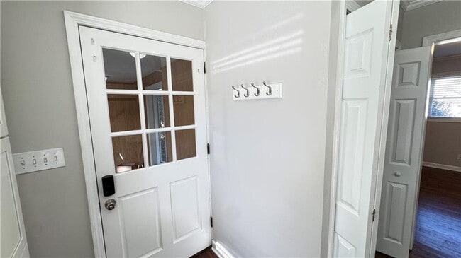 Building Photo - 552 Sybil Ln SE