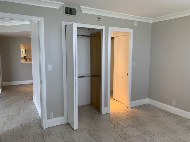 Bedroom - 400 E Colonial Dr