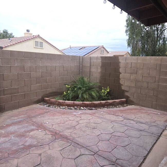 Building Photo - Awesome rental available!