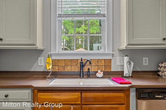 Building Photo - 4 br, 2.5 bath House - 245 Brae Drive