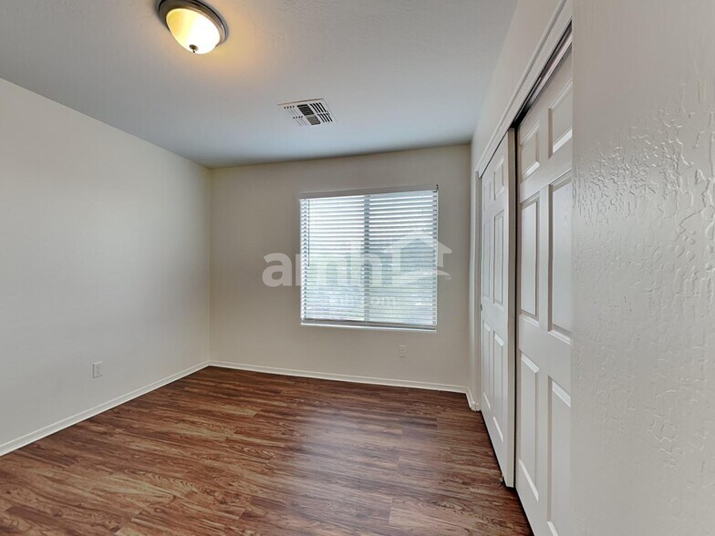 Building Photo - 7825 S 73rd Ln