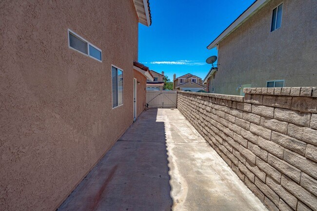 Building Photo - 22441 Cardiff Dr