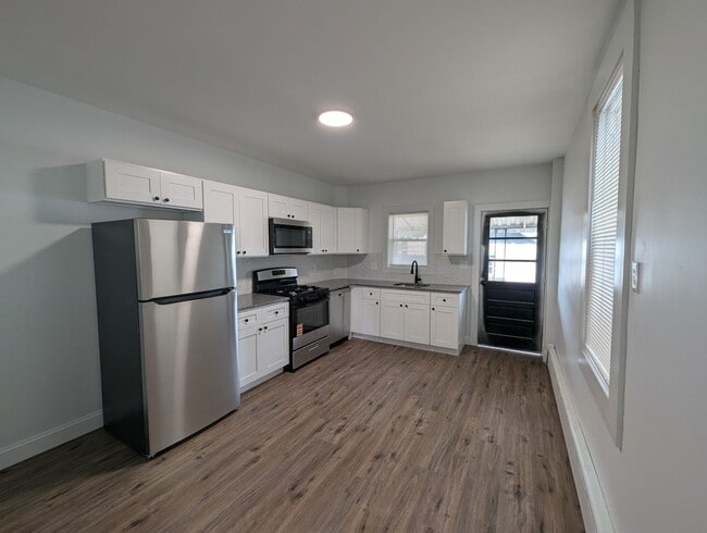 Building Photo - Charming updated 3 bedroom 1 bath Home in ...