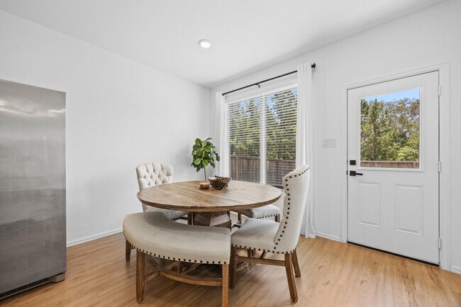 Building Photo - 2019 Iris Hls Ln