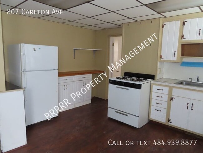 Building Photo - 807 Carlton Ave
