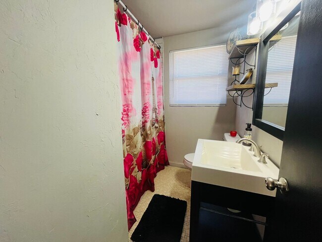 Building Photo - 2324 SW 47th St