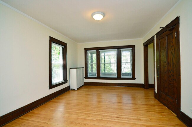 Building Photo - 1505 Maple Ave