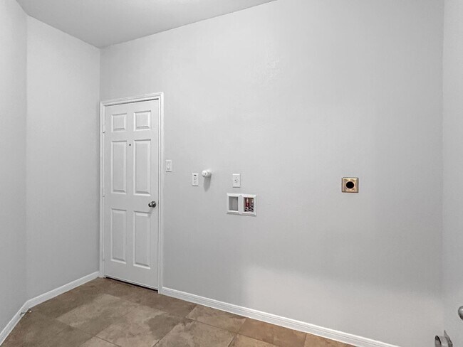 Building Photo - Spacious and Stylish in Schertz!