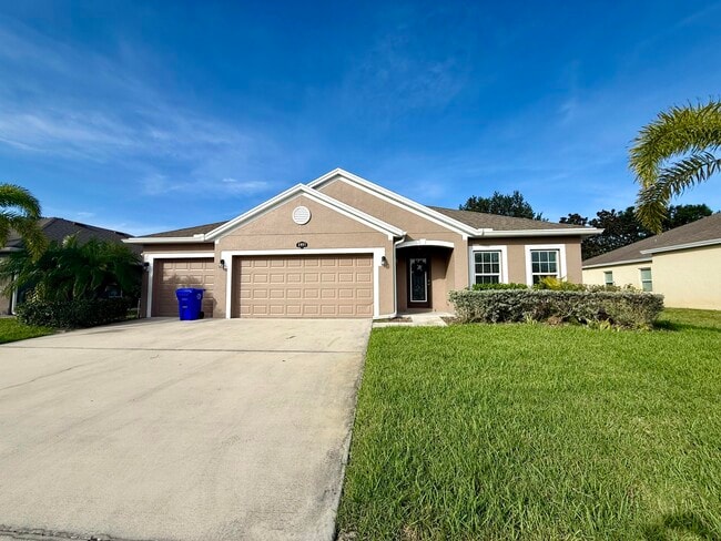 Primary Photo - 5997 Ridge Lake Cir