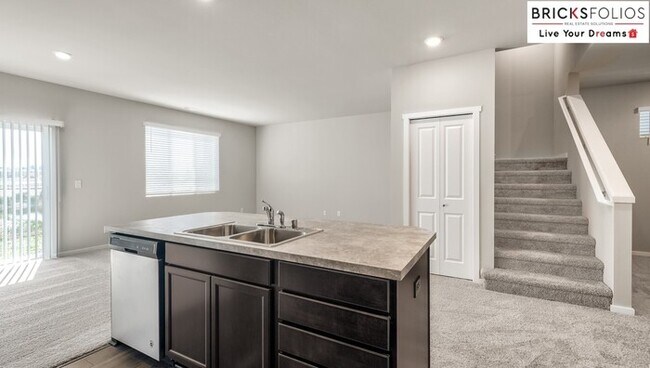 Building Photo - The Perfect Blend of Comfort & Convenience in Puyallup