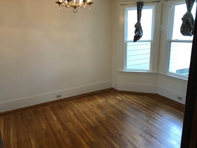 Building Photo - Classic spacious San Francisco Flat in popular Inner Sunset District w/garage parking! OPEN HOUSE...