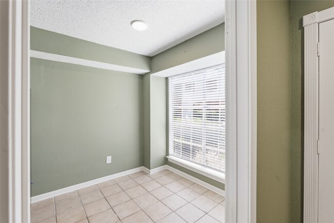 Building Photo - 8321 Nairn St
