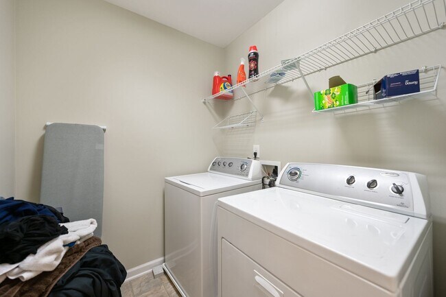 Building Photo - 3bed/2.5 bath Townhouse Near NCCU & Southpoint Mall!