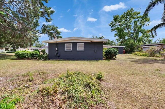 Building Photo - 802 W Russell Dr