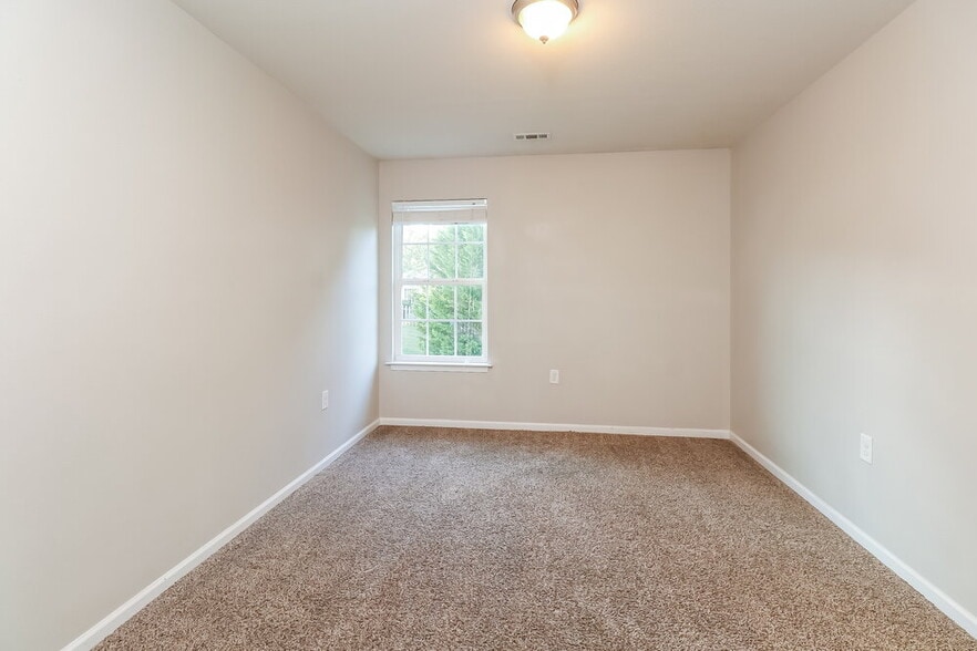 Building Photo - 721 Overlook Rd