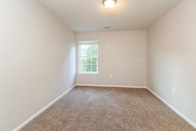 Building Photo - 721 Overlook Rd