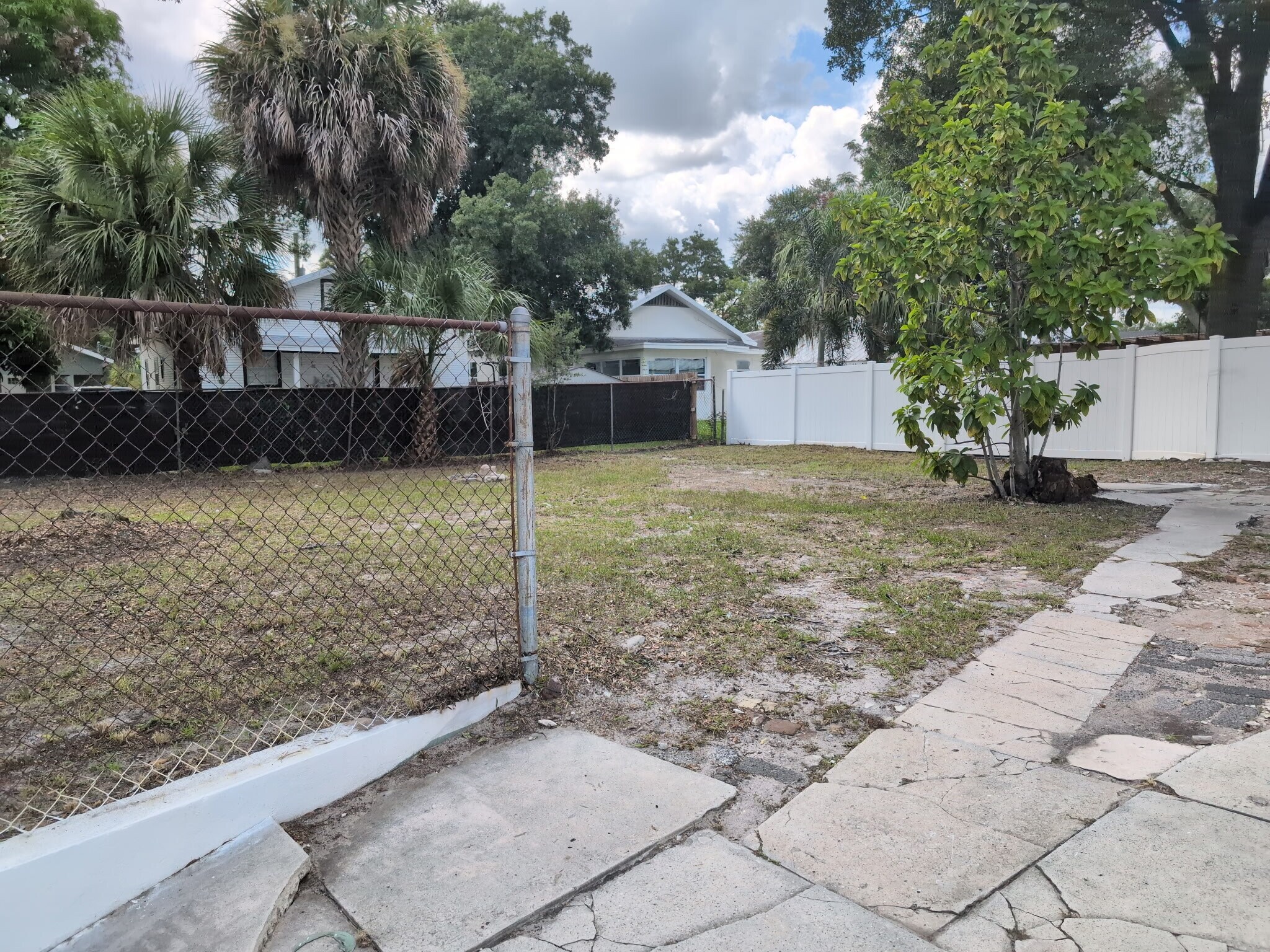Building Photo - 1610 E 21st Ave