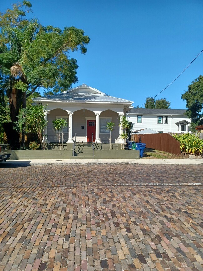 Building Photo - 2508 N Avenida Republica de Cuba