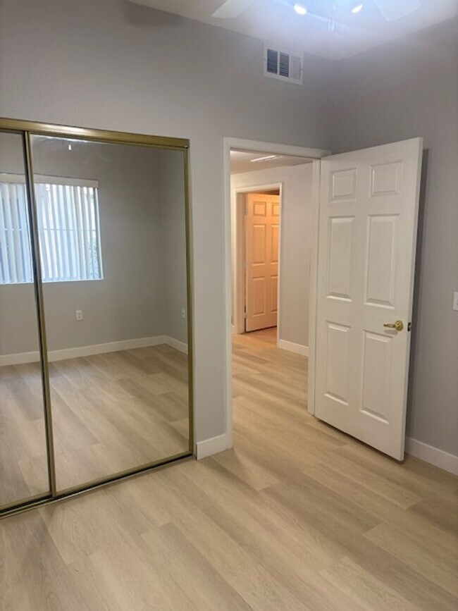 Building Photo - Downstairs unit with 3 bedroom and with two baths